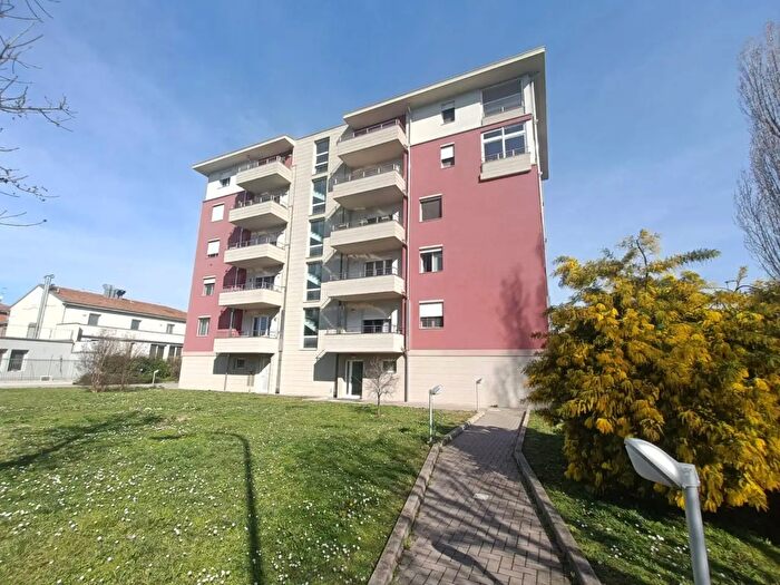 Appartamento trilocale in vendita in Via Canova, Bologna