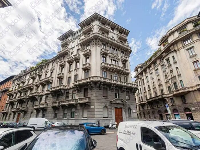 Appartamento quadrilocale in vendita in Viale Regina Margherita, Milano