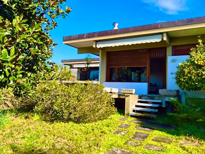 Casa con 10 locali in vendita in Pietrasanta