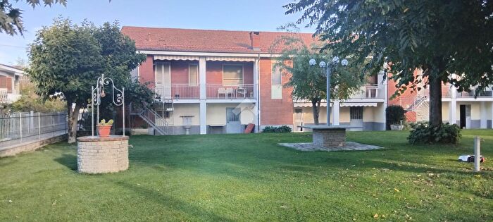 Casa con 12 locali in vendita in Via Imperiale Mario, Vigone