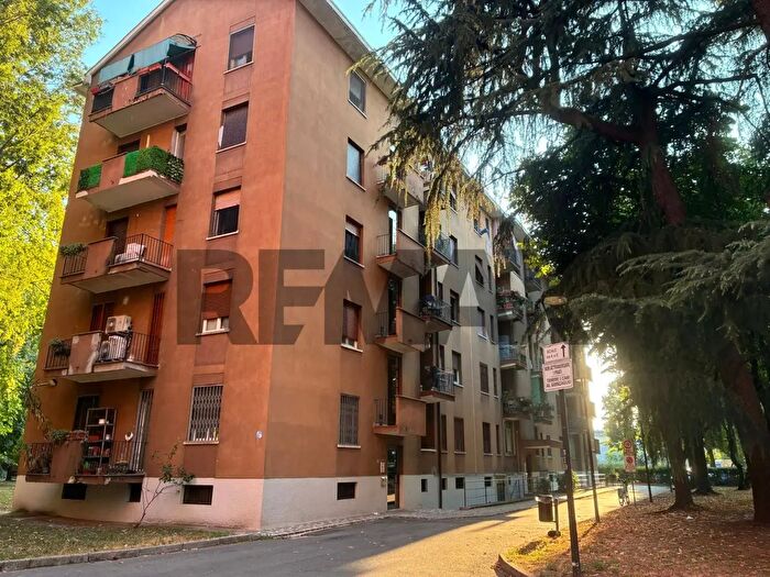 Appartamento bilocale in vendita in Via Val di Bondo, Milano