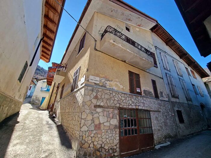 Casa con 10 locali in vendita in Via della Selva, Fenestrelle