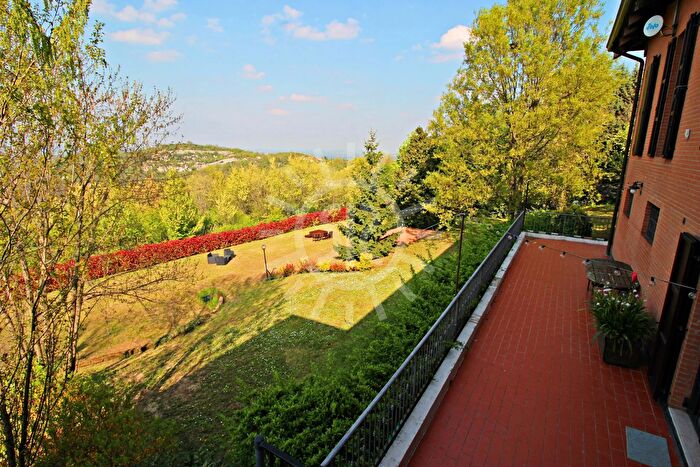 Casa con 7 locali in vendita in Pianoro