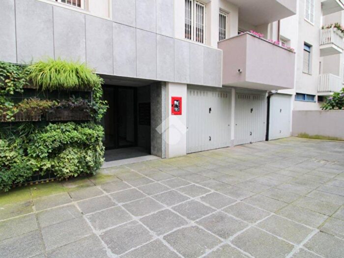 Appartamento quadrilocale in affitto in Via pasta, Niguarda, Milano