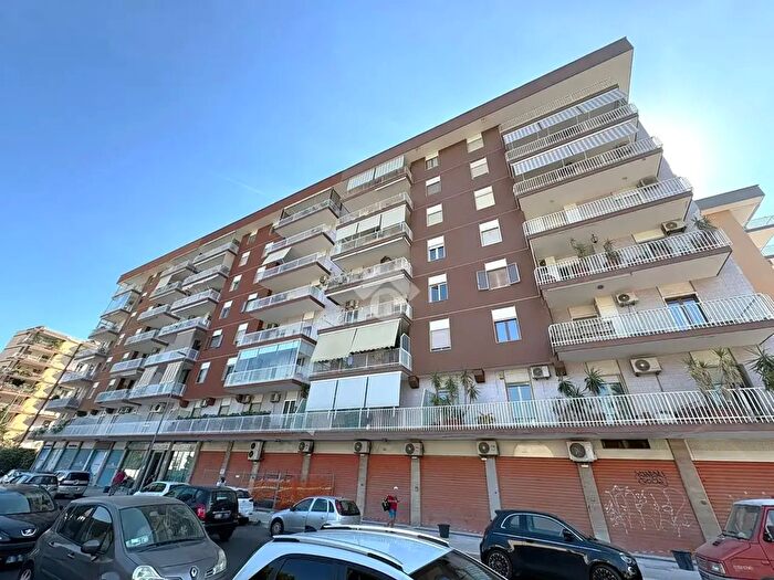 Appartamento con 6 locali in vendita in Via Che Guevara, Bari