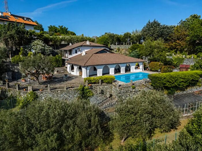 Casa con 5 locali in vendita in Via G Craviotto, Varazze