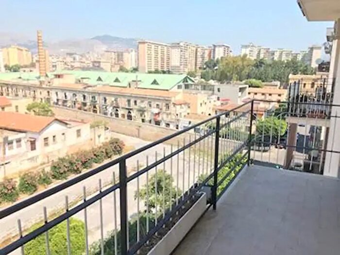 Appartamento con 5 locali in vendita in Via Pindemonte, Palermo