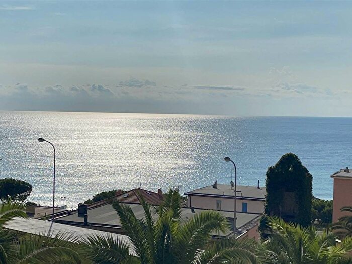 Appartamento trilocale in affitto in Via Costantino, Spotorno