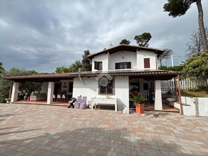 Casa trilocale in vendita in Via Castello di S Gennaro, Genzano Di Roma