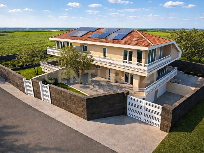 Casa con 5 locali in vendita in Via Sottotenente Vincenzo Barbagallo Snc, Acireale