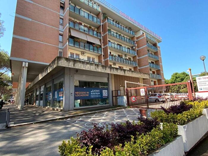 Appartamento trilocale in affitto in Via Alessio Baldovinetti, Tintoretto, Roma