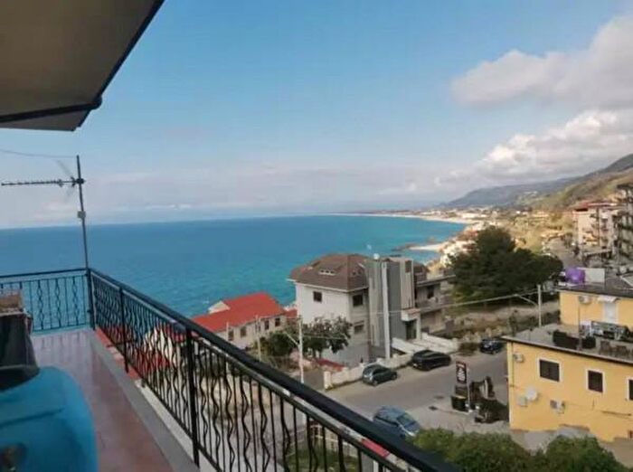 Appartamento con 6 locali in vendita in Via Riviera Prangi, Pizzo