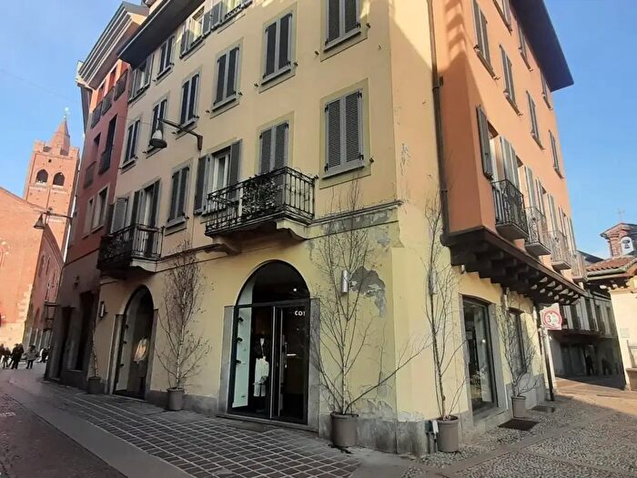 Appartamento trilocale in affitto in Via Lambro, Monza