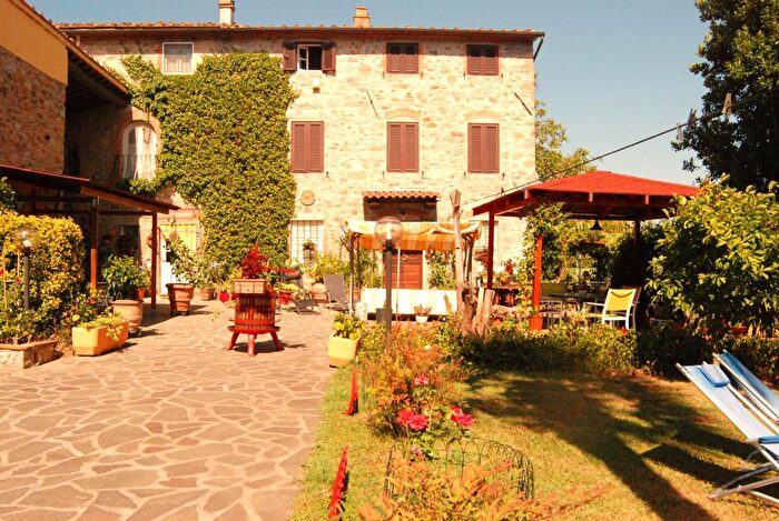 Casa con 20 locali in vendita in Ginese di Compito, Capannori