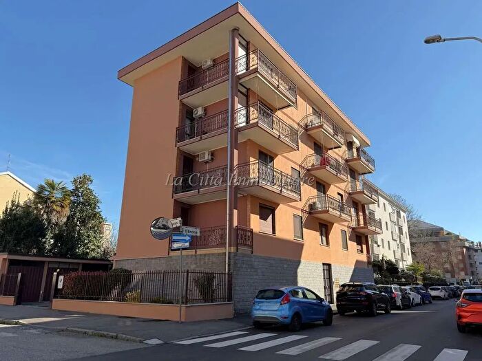 Appartamento bilocale in vendita in Via dEnricis a, Novara