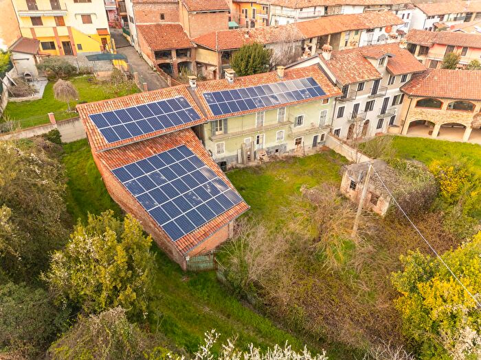 Casa con 14 locali in vendita in Via Roma, Roma