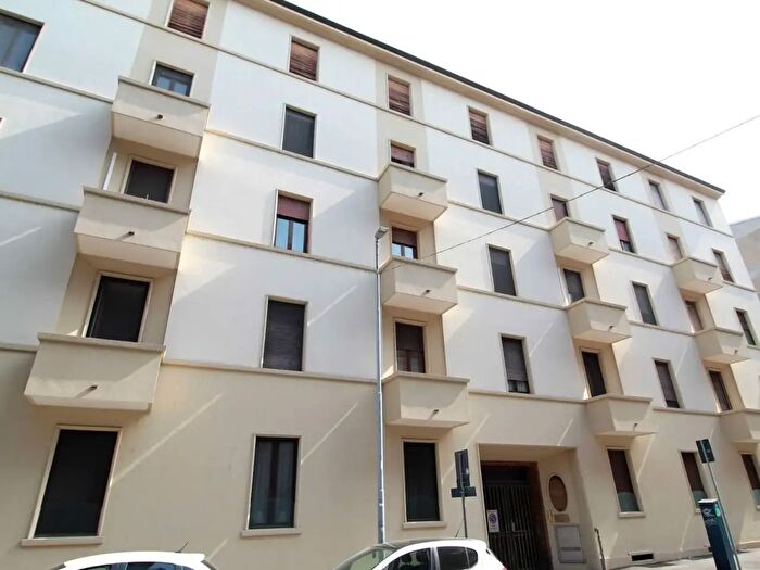 Appartamento trilocale in vendita in Via dei Mille, Novara