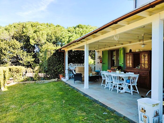 Casa con 10 locali in vendita in Crespina Lorenzana