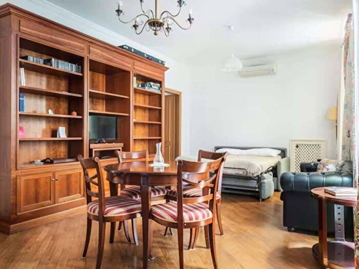 Appartamento trilocale in affitto in Via dei Serpenti, Monti, Roma