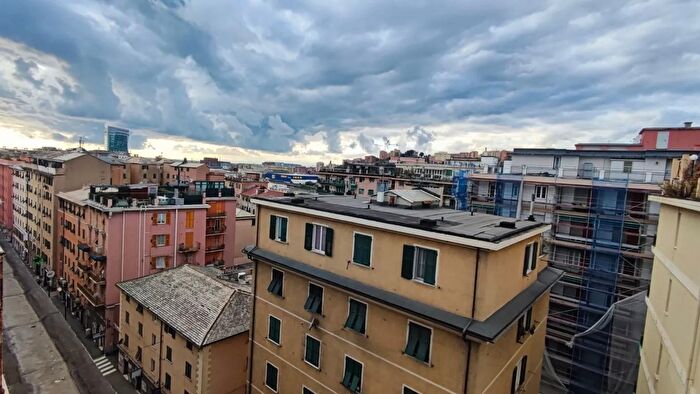 Appartamento con 5 locali in vendita in Via Fillak, Genova