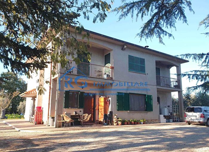 Appartamento quadrilocale in vendita in Strada Lubrianese, Castiglione In Teverina