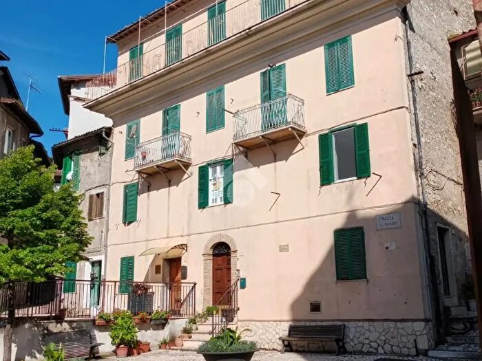 Appartamento con 5 locali in vendita in Piazza San Rocco, Olevano Romano