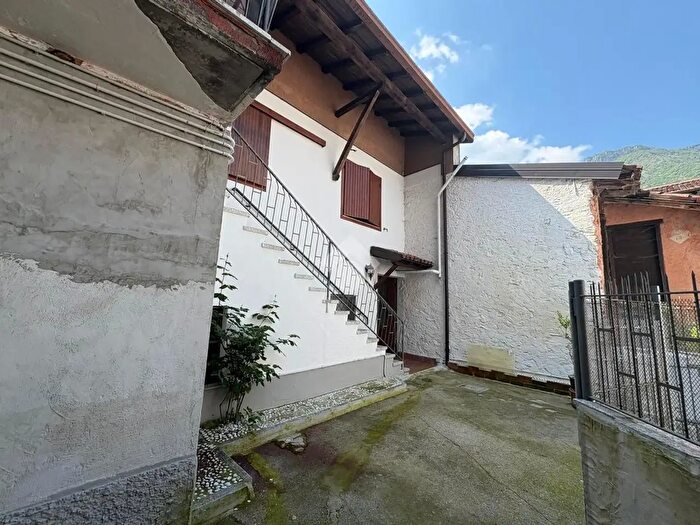 Casa trilocale in vendita in Via II Giugno, Sovere