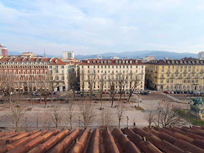 Appartamento trilocale in affitto in Via Giannone, Piazza Solferino, Torino