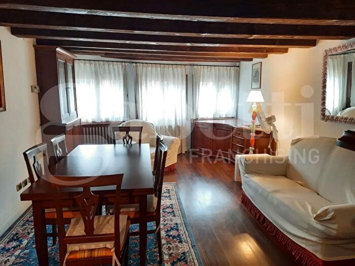 Appartamento trilocale in affitto in Castello, Venezia