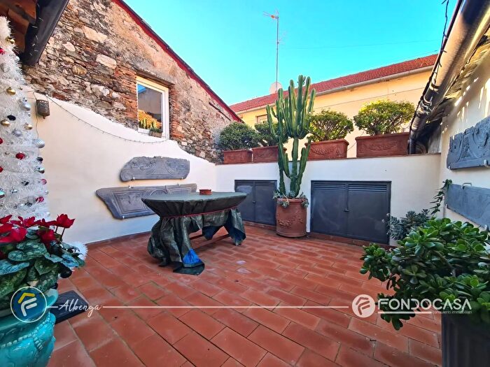 Appartamento con 5 locali in vendita in Vico Navone, Albenga