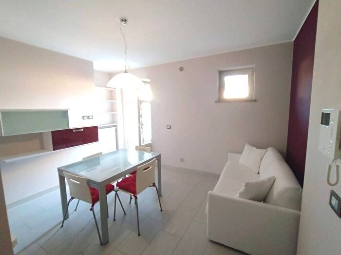 Appartamento bilocale in affitto in Via Umberto, Centro, Rodello