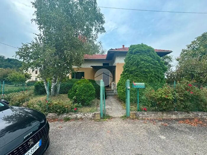 Casa quadrilocale in vendita in Via Maggio, Mottalciata