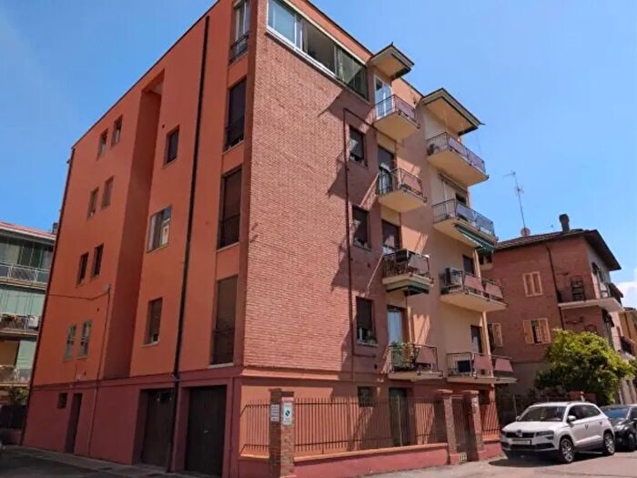 Appartamento quadrilocale in vendita in Via Matilde di Canossa, Modena