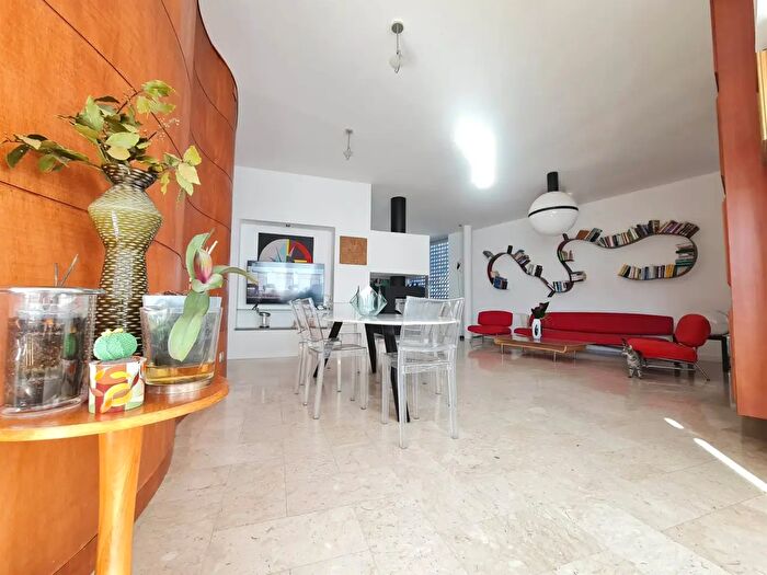 Casa con 10 locali in vendita in Via Tommasi Arnoni, Cosenza