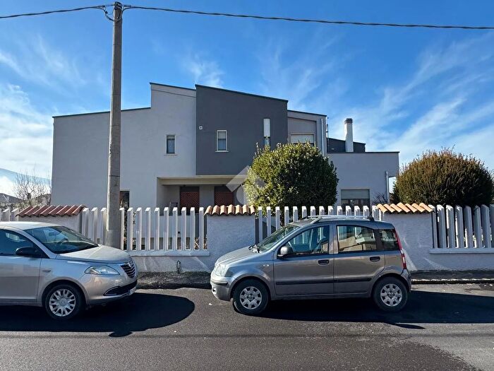 Casa quadrilocale in vendita in Via Giuseppe Parini, Avezzano
