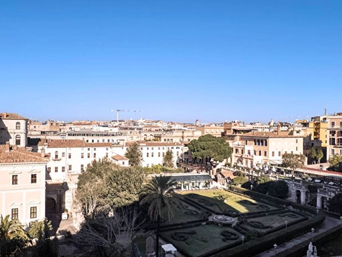 Appartamento con 6 locali in affitto in Barberini, Roma