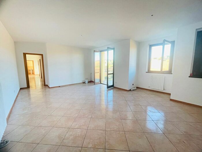 Appartamento con 5 locali in vendita in Monte Roberto