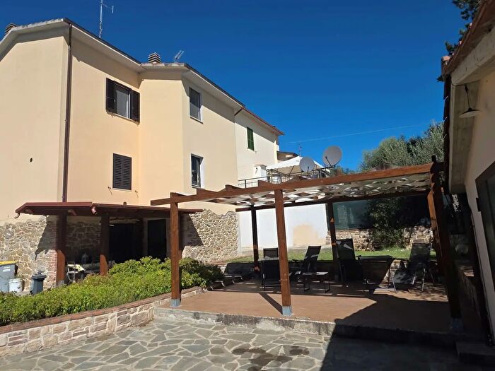 Appartamento con 9 locali in vendita in Perugia