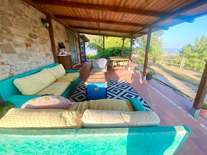 Casa quadrilocale in vendita in Semproniano