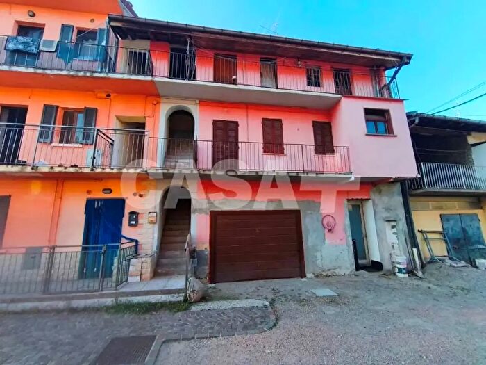 Casa quadrilocale in vendita in Via Silvio Pellico, Cantello