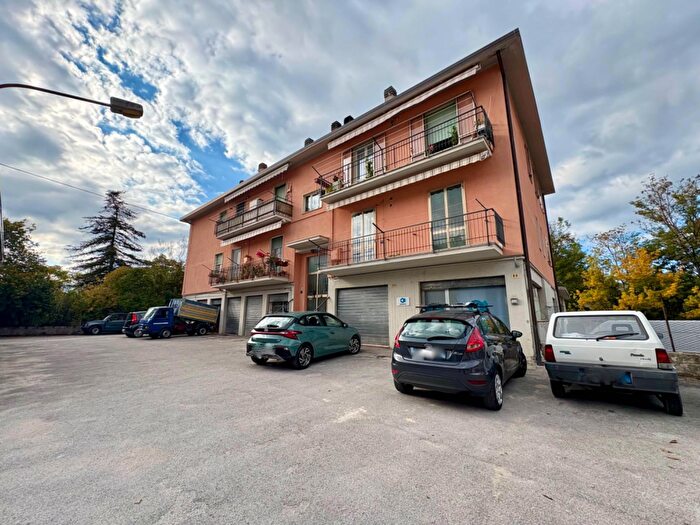 Appartamento con 6 locali in vendita in Via Lamberto Corsi, Fabriano