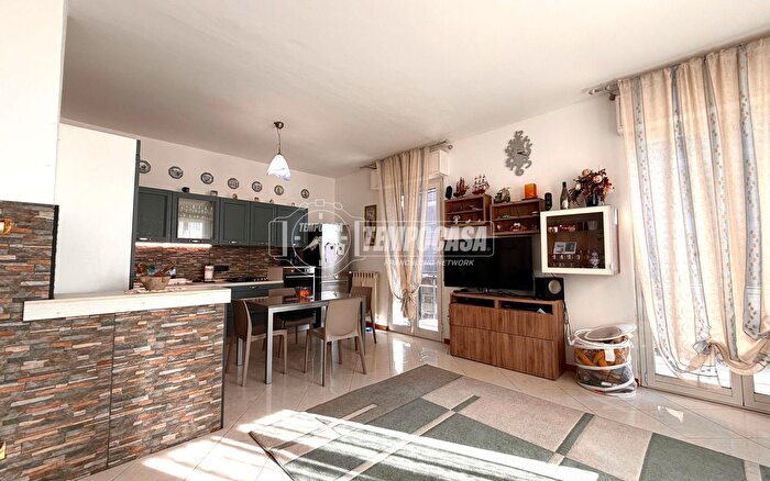 Appartamento con 5 locali in vendita in Via Gian Battista Monti, Genova