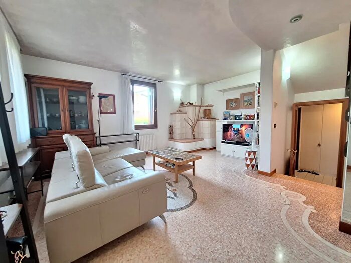 Casa con 5 locali in vendita in Via Rossignago, Spinea