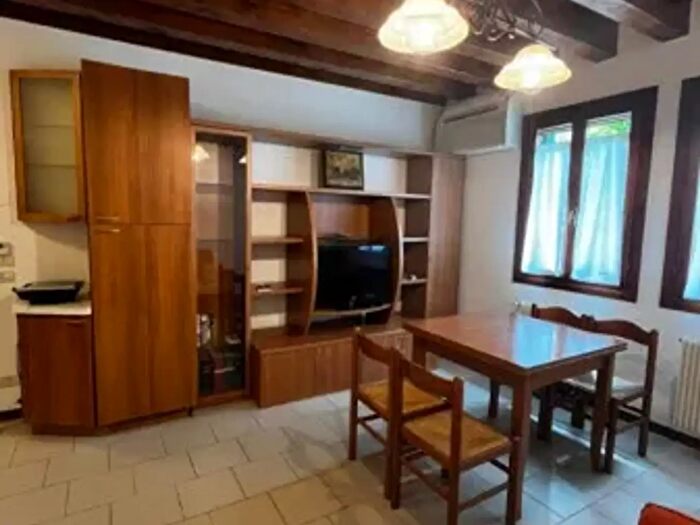 Appartamento trilocale in affitto in Venezia