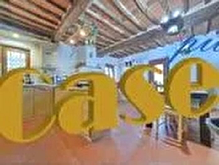 Casa con 8 locali in vendita in Camaiore