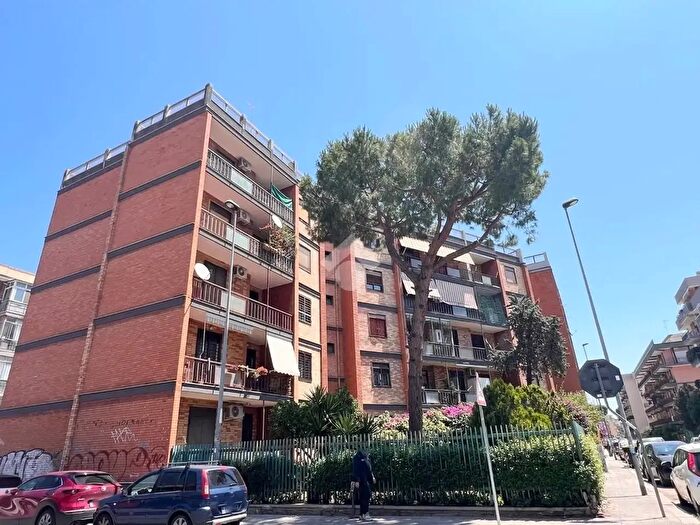 Appartamento trilocale in vendita in Via Papa Innocenzo XII, Bari