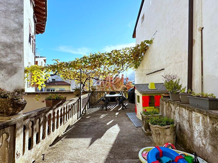 Appartamento trilocale in vendita in Vicolo Baroni, Rovereto