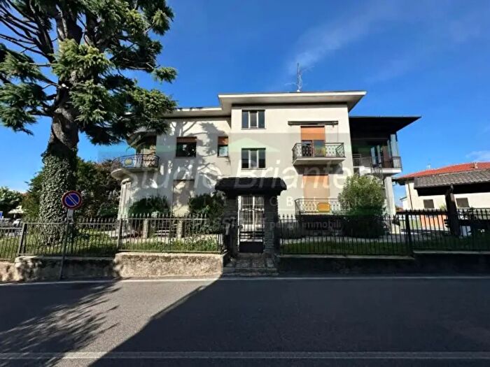 Casa con 6 locali in vendita in Brenna