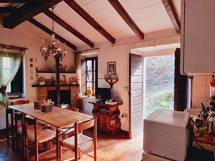Casa con 5 locali in vendita in Bettola