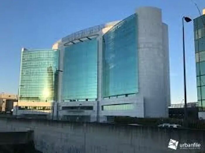 Appartamento trilocale in affitto in Via Lorenteggio, Milano